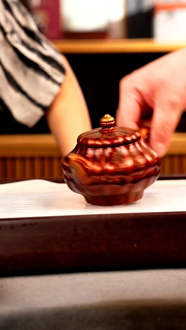 茶壶紫砂金贝烧 筋纹合菱 刻绘