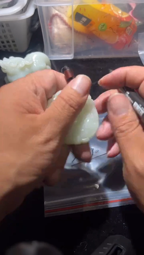 颈饰未镶嵌和田玉吊坠