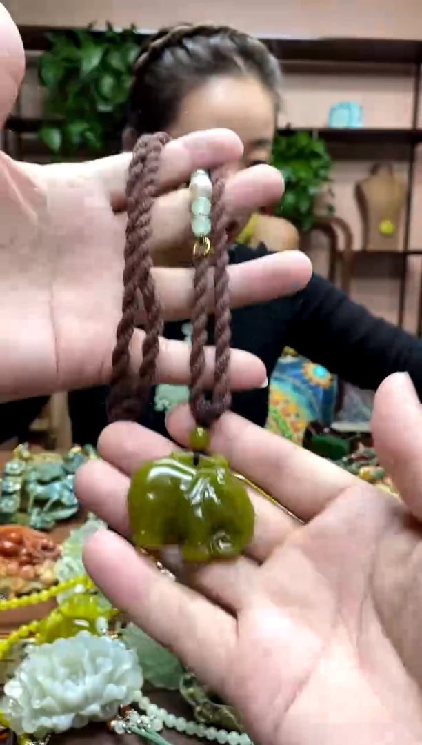 未镶嵌岫玉吊坠多样性发货发其中之一