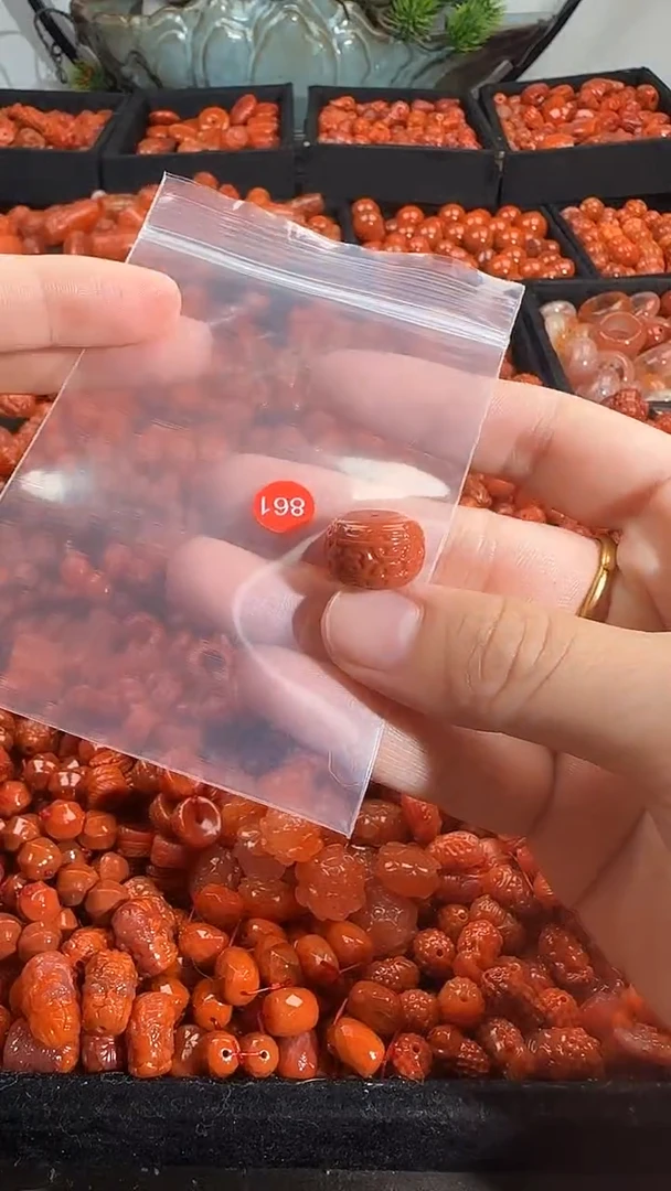 颈饰未镶嵌南红玛瑙1