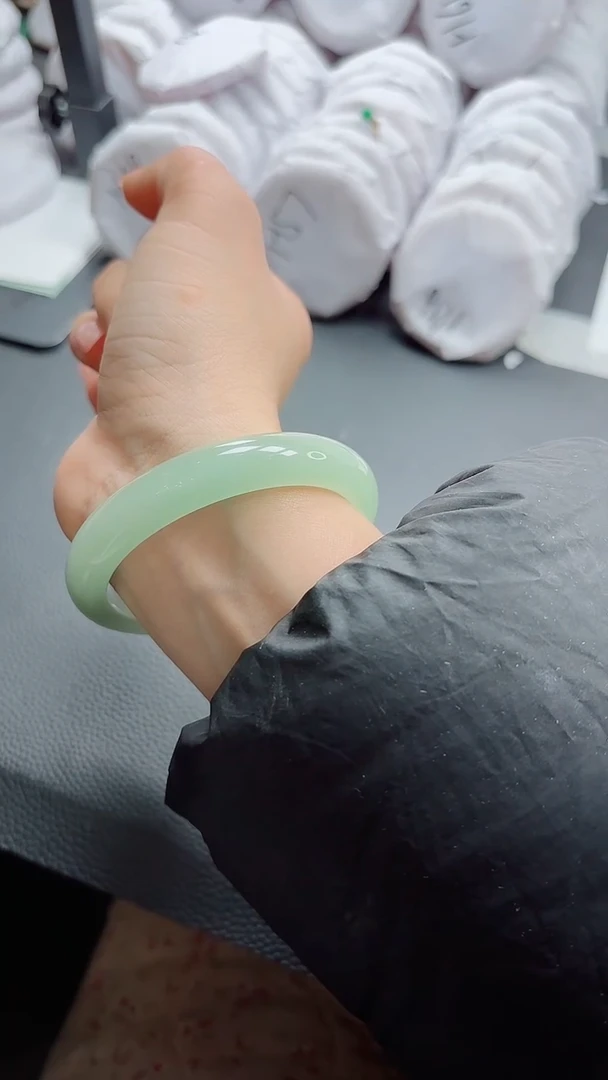 【闪购商品】石英质玉手镯未镶嵌A177