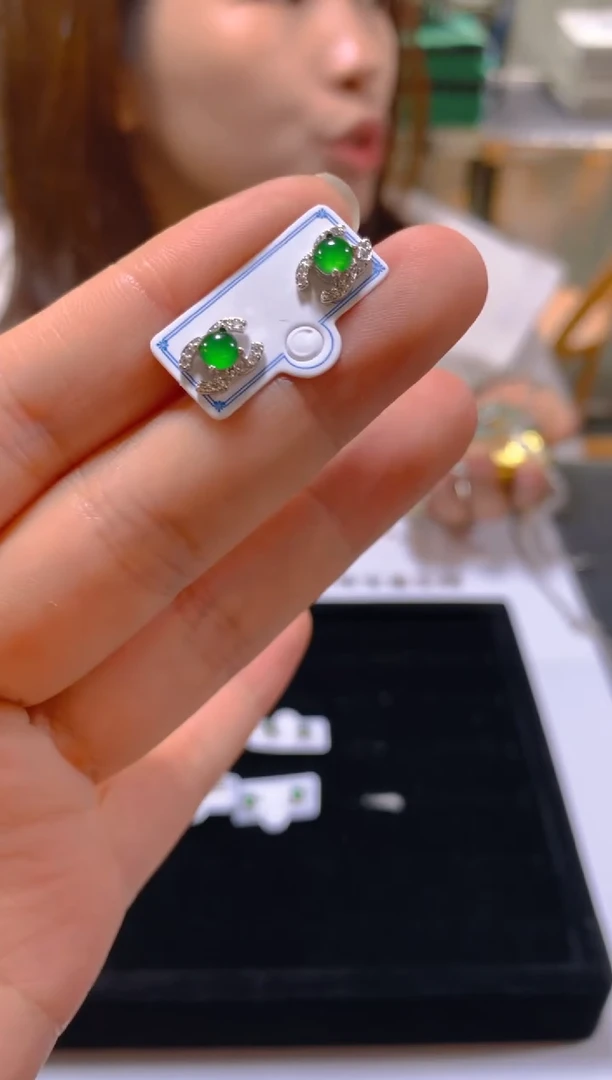 未镶嵌翡翠耳饰多样性发一