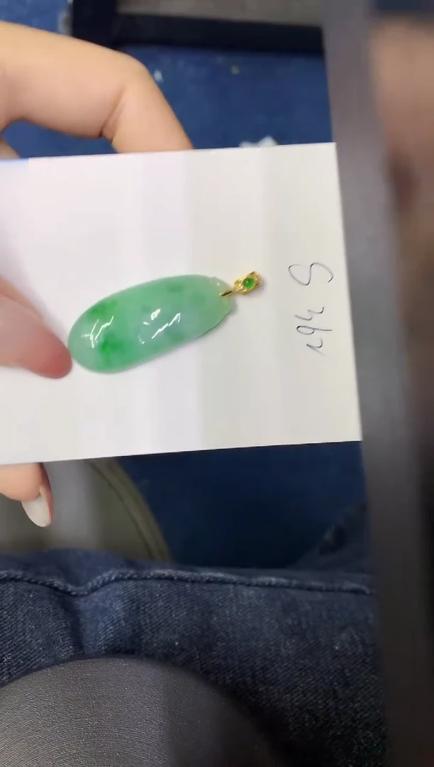 翡翠未镶嵌颈饰缅甸天然翡翠A货