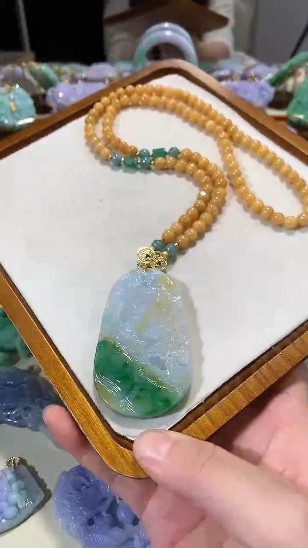 颈饰未镶嵌翡翠吊坠