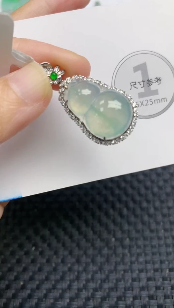 颈饰18K金镶嵌翡翠 天然缅甸A货翡翠百元以上9元证书费自理