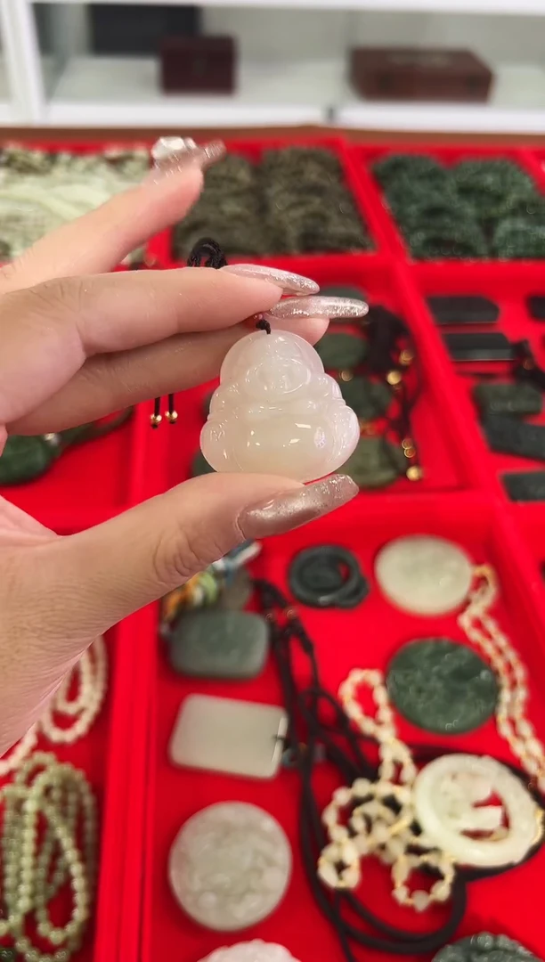 和田玉未镶嵌颈饰佛公吊坠