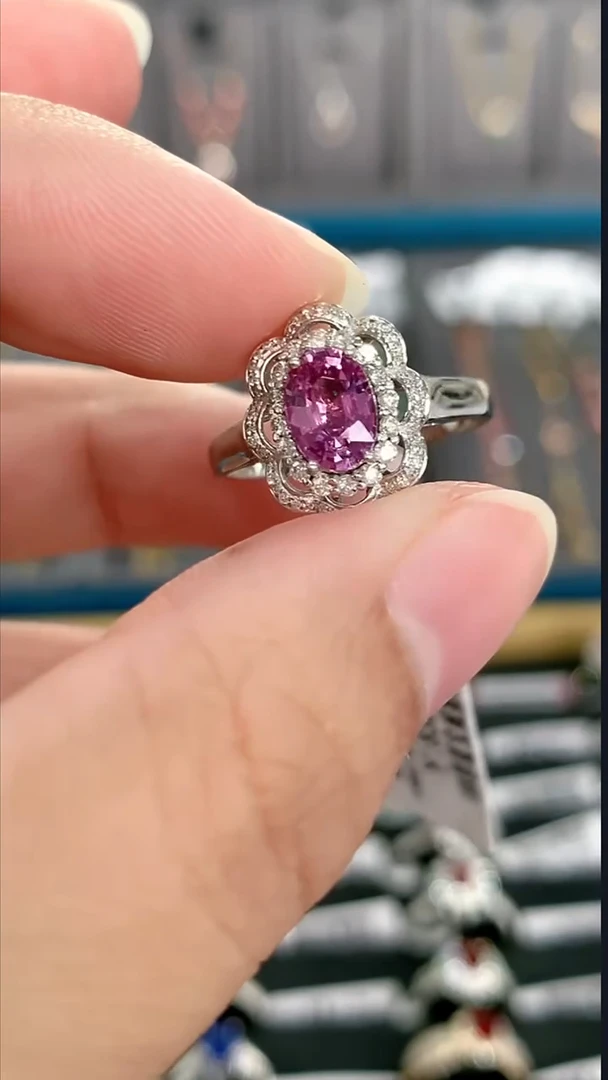 戒指蓝宝石18K金镶嵌1.32克拉