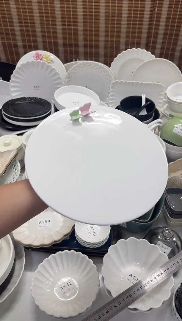 瓷      手捏蝴蝶盘子