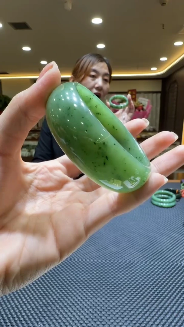 颈饰未镶嵌和田玉手镯56