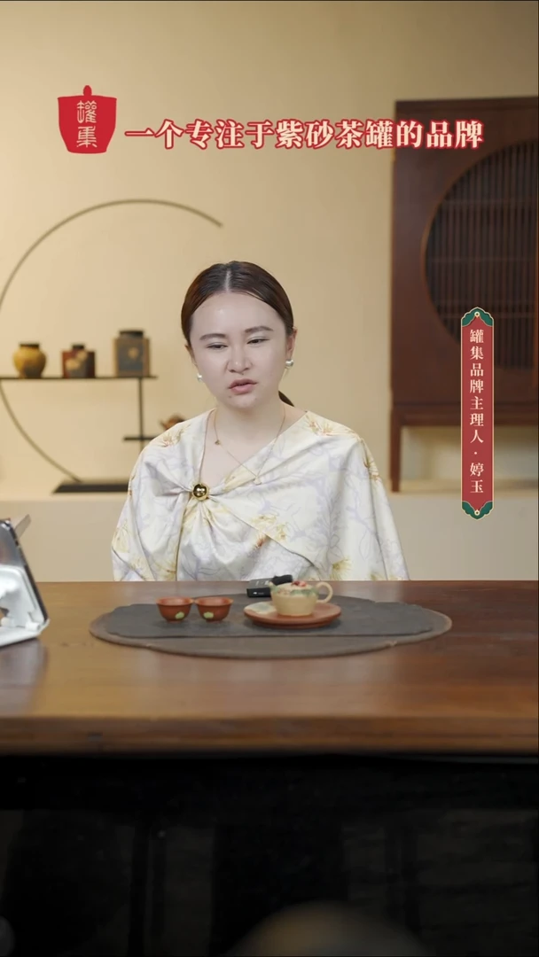 紫砂茶叶罐莲蓬钮扣金玉满堂壶+两只杯子+一个壶承