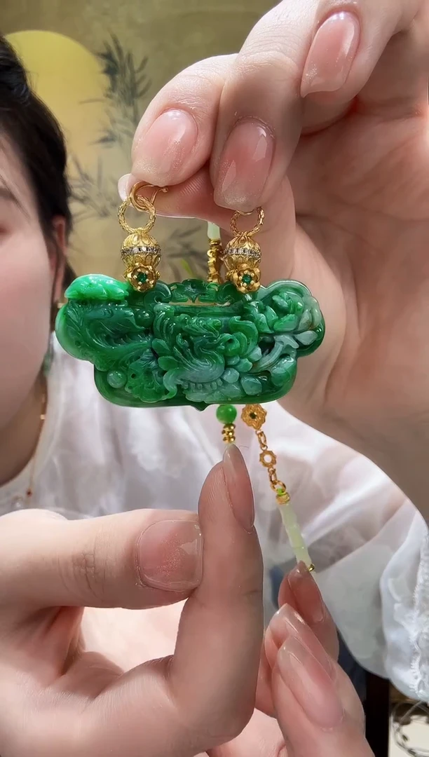 颈饰未镶嵌翡翠吊坠