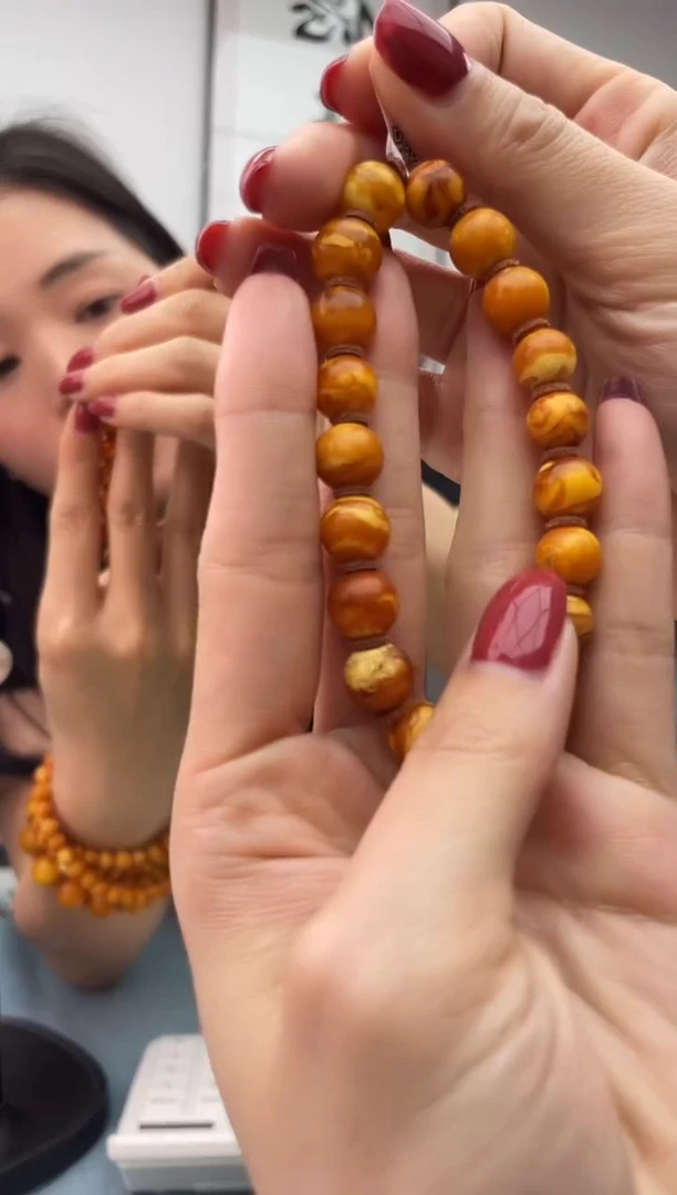 未镶嵌蜜蜡珠宝奇石假一罚十，0.9微瑕发一件