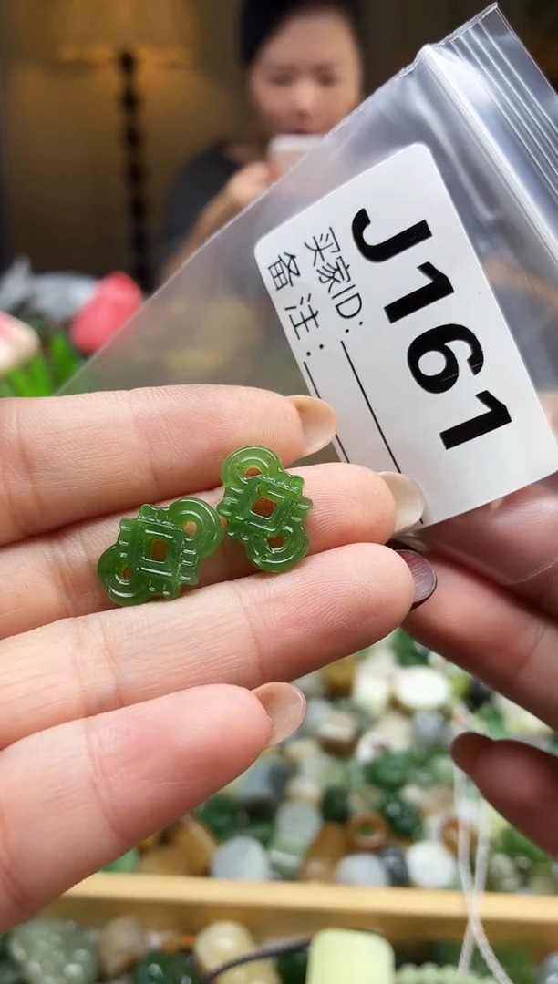 颈饰未镶嵌和田玉一对