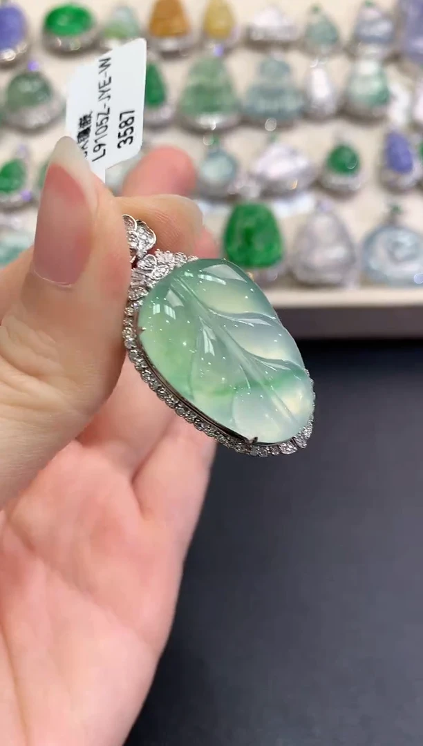 【闪购商品】翡翠颈饰18K金镶嵌C82