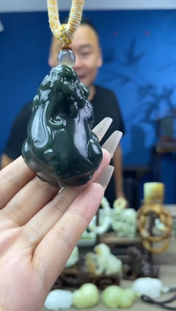 和田玉未镶嵌颈饰1