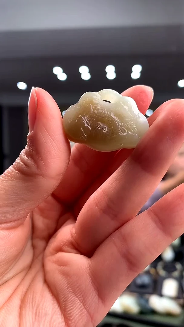 颈饰未镶嵌和田玉挂件