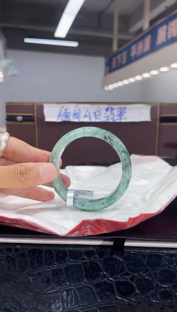未镶嵌手镯翡翠5