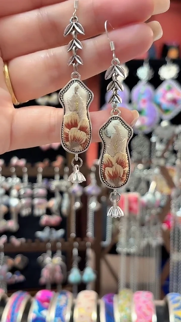 织绣 云织谣民族风精美饰品   394