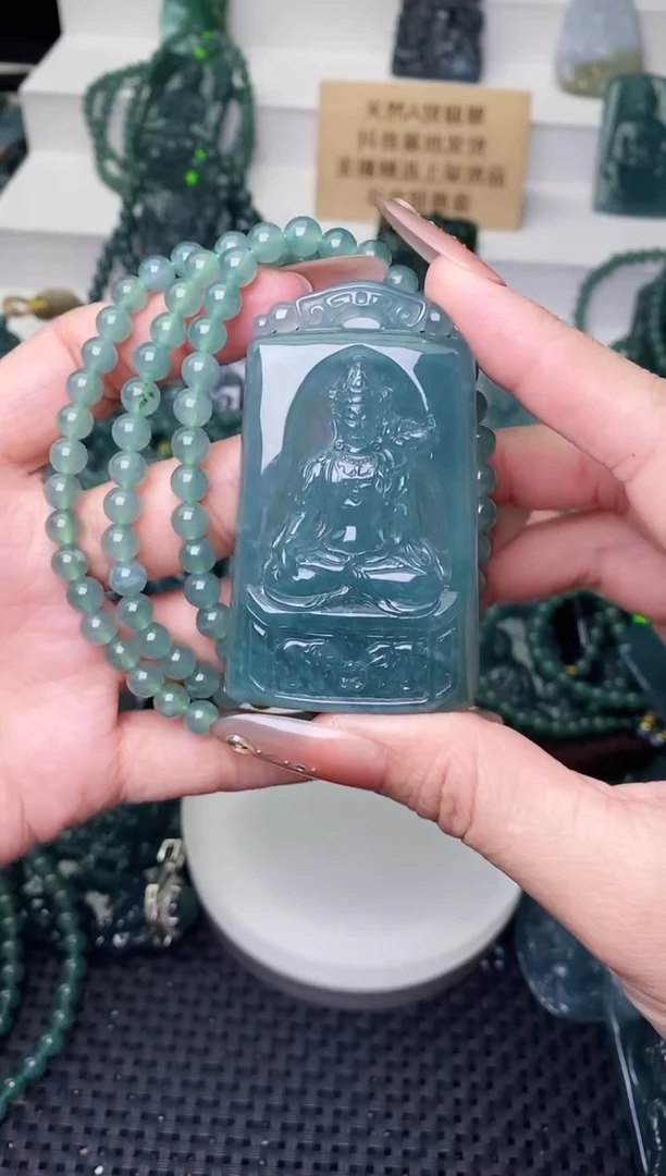 颈饰未镶嵌翡翠