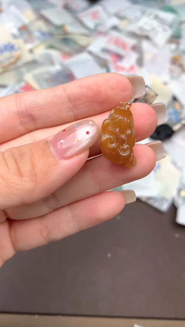 18K金镶嵌挂件翡翠一