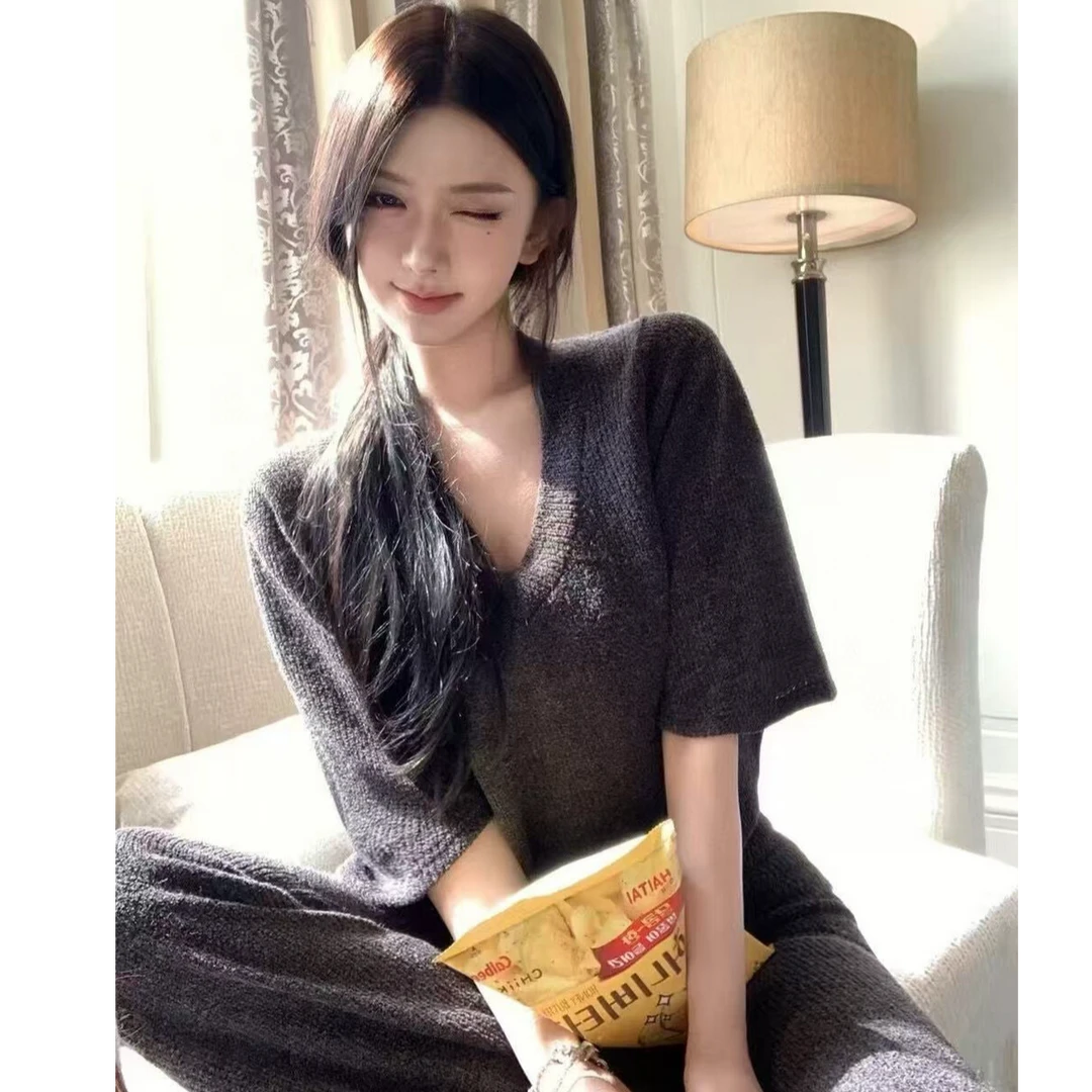 秋上新百搭老钱风松弛感纯欲慵懒风休闲风女装针织衫及休闲裤套装