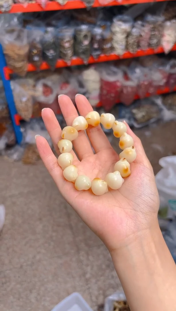 吊坠菩提根/象牙果白色熊头单圈