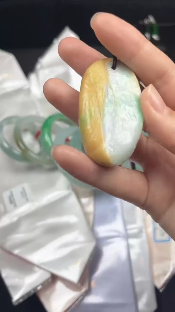 吊坠(不含链)未镶嵌翡翠挂件