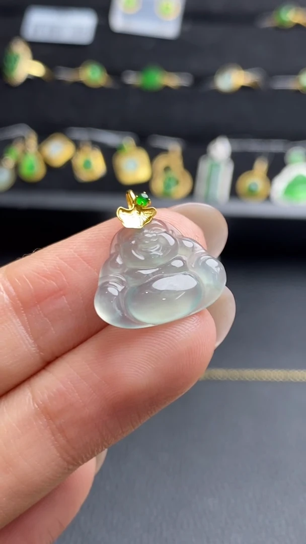 翡翠18K金镶嵌颈饰吊坠