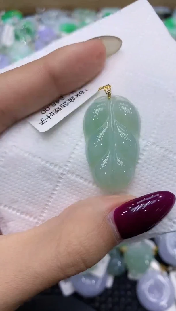 翡翠18K金镶嵌颈饰111111111111