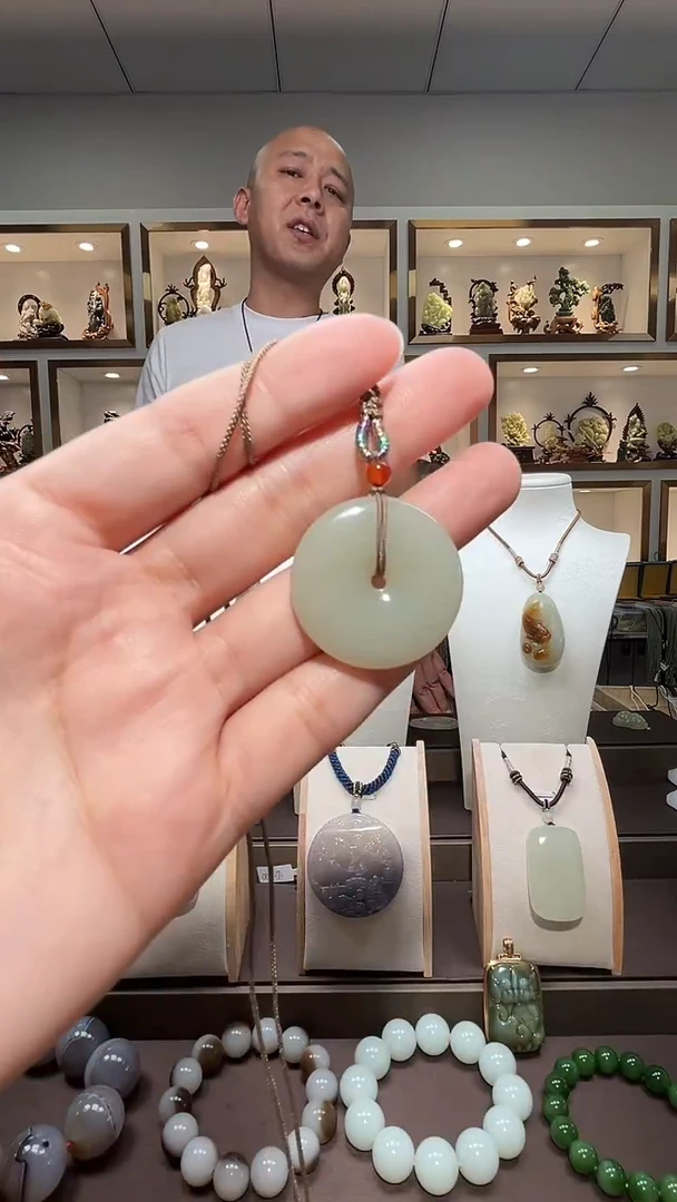 和田玉未镶嵌颈饰1