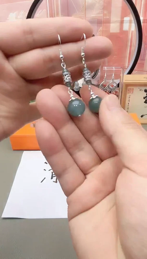 银S925镶嵌石英质玉（天山翠）耳坠h401