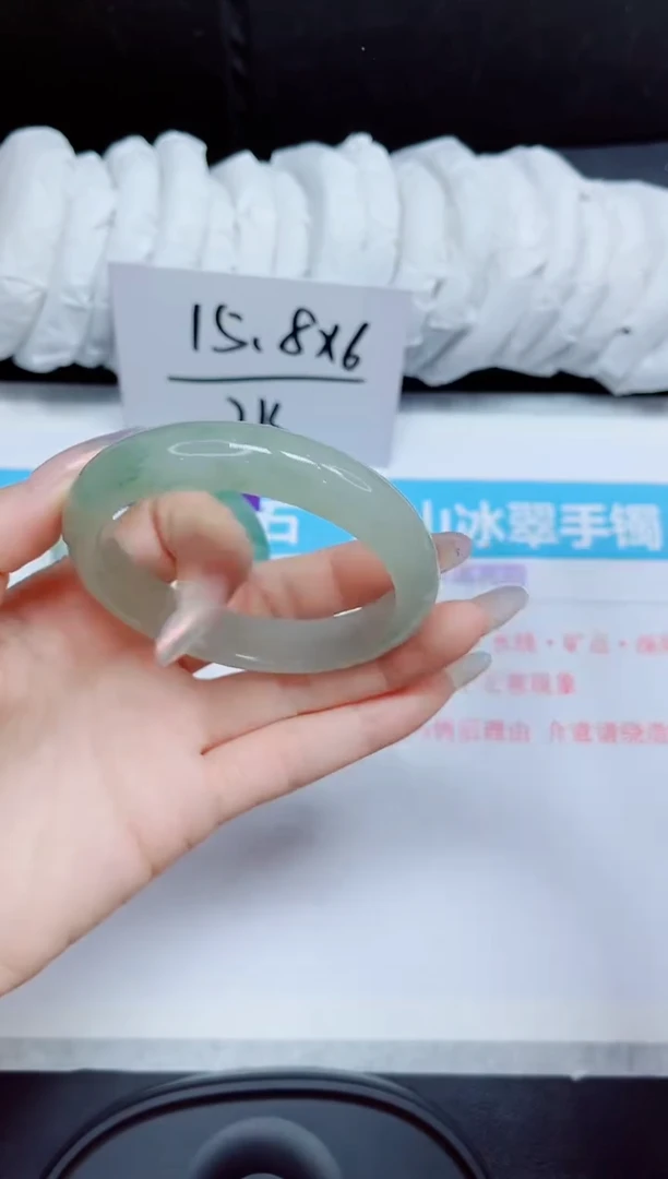 石英质玉手镯未镶嵌11.