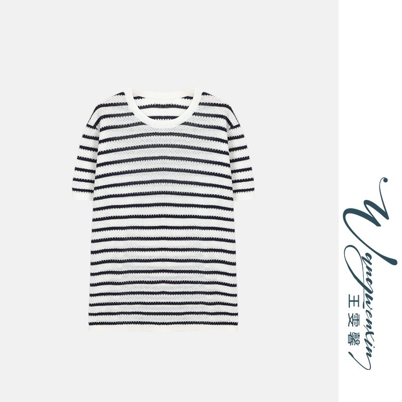 【王雯馨】“旋律回荡”经典条纹拼色 肌理感 显瘦圆领短袖套头针织衫