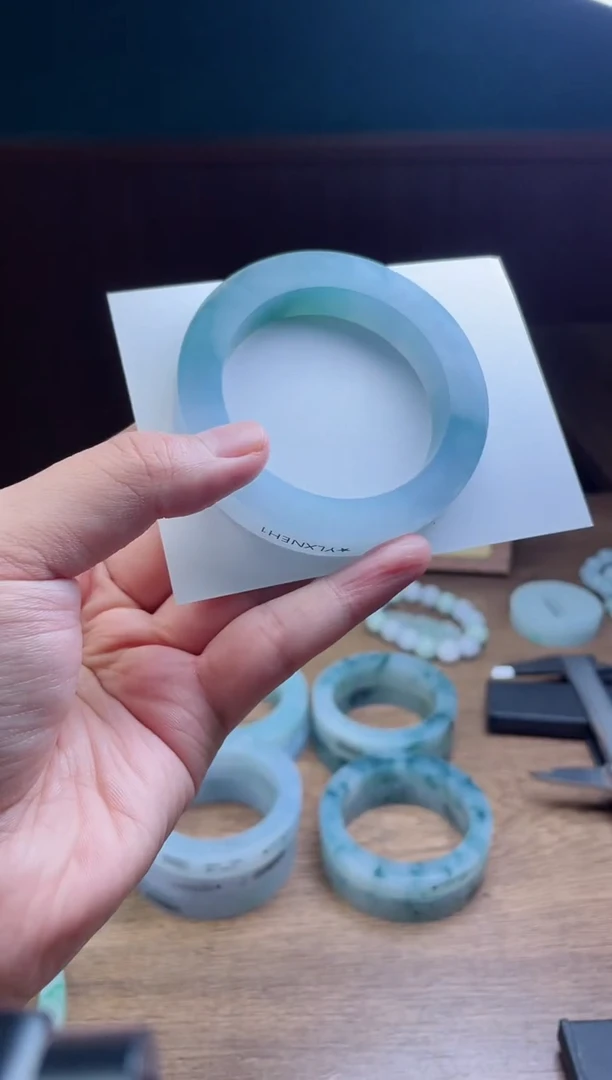 未镶嵌手镯定制翡翠红*瑚定制