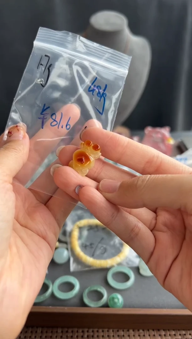 蜜蜡颈饰未镶嵌薇****?217买断