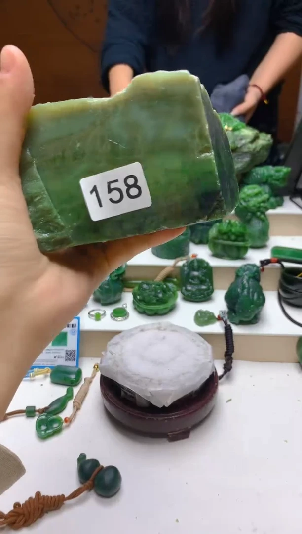 未镶嵌和田玉（碧玉）珠宝半成品0
