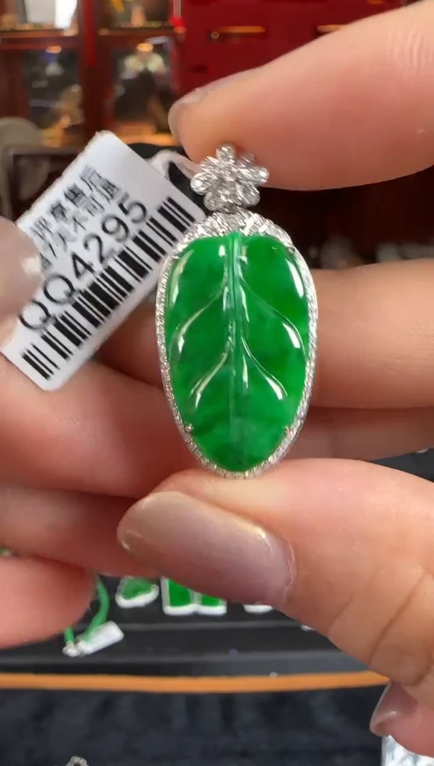 翡翠18K金镶嵌颈饰QQ4295绿叶