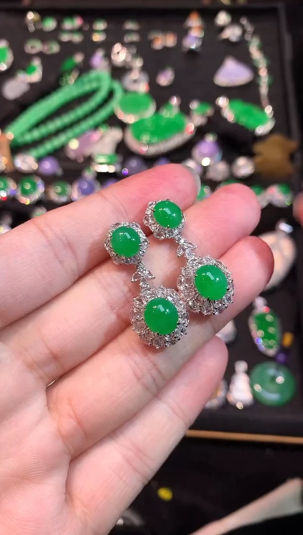 18K金镶嵌翡翠耳饰高冰正阳满绿蛋面耳坠