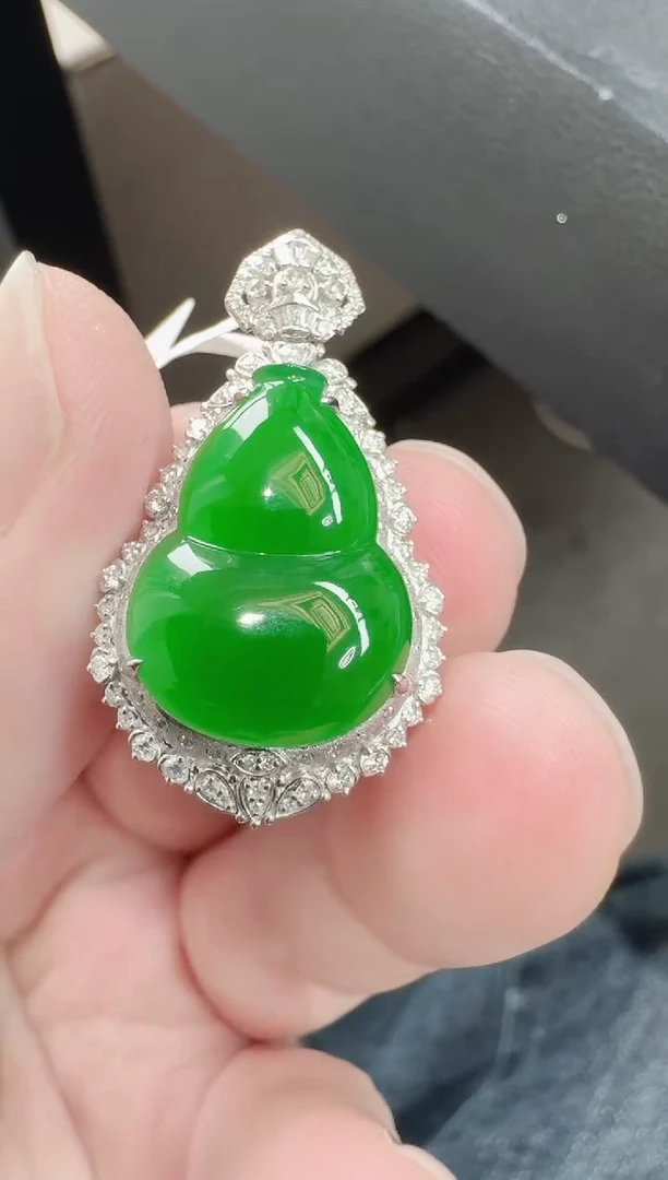 颈饰18K金镶嵌翡翠寄售回流，24小时鉴赏期