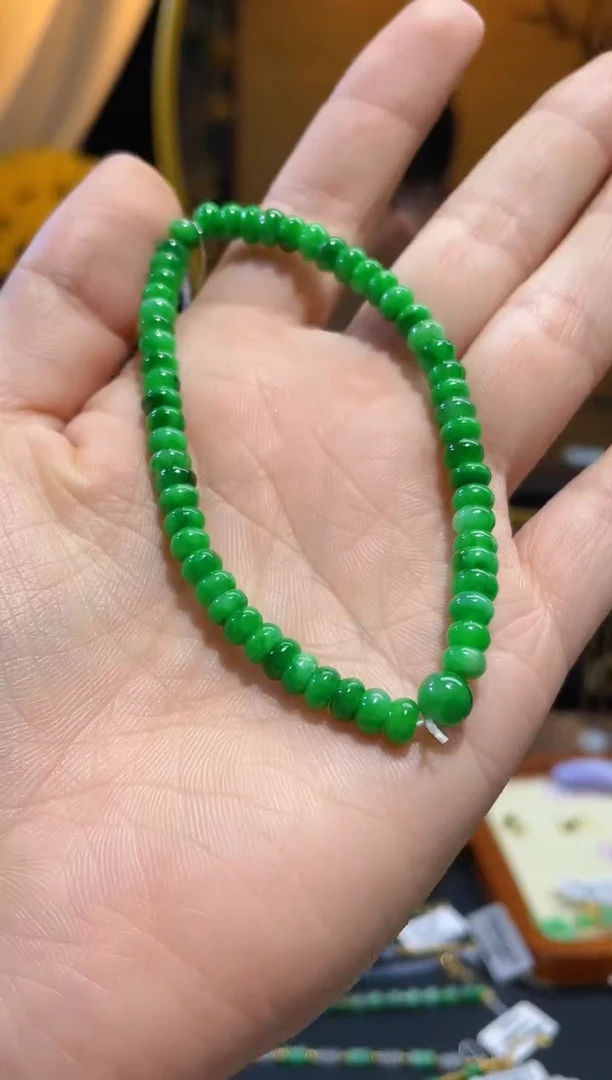 颈饰未镶嵌翡翠手串