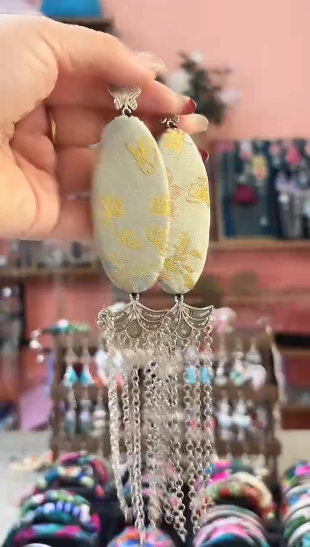 织绣彩云南阁老绣饰品46