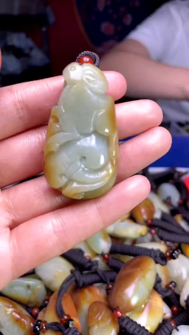 和田玉未镶嵌颈饰1