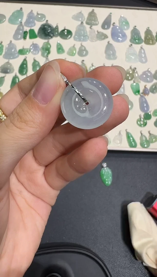 颈饰18K金镶嵌翡翠C