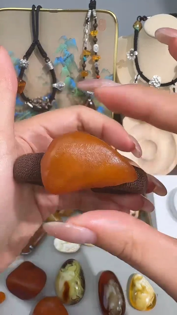 未镶嵌琥珀裸石琥珀