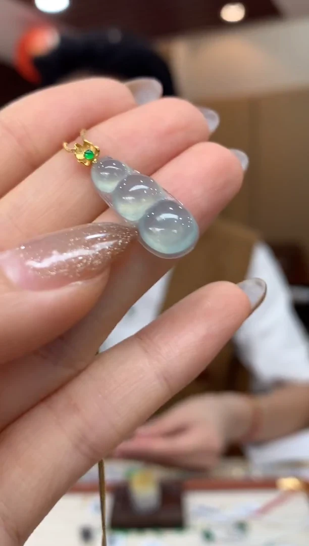 吊坠(不含链)18K金镶嵌翡翠豆子