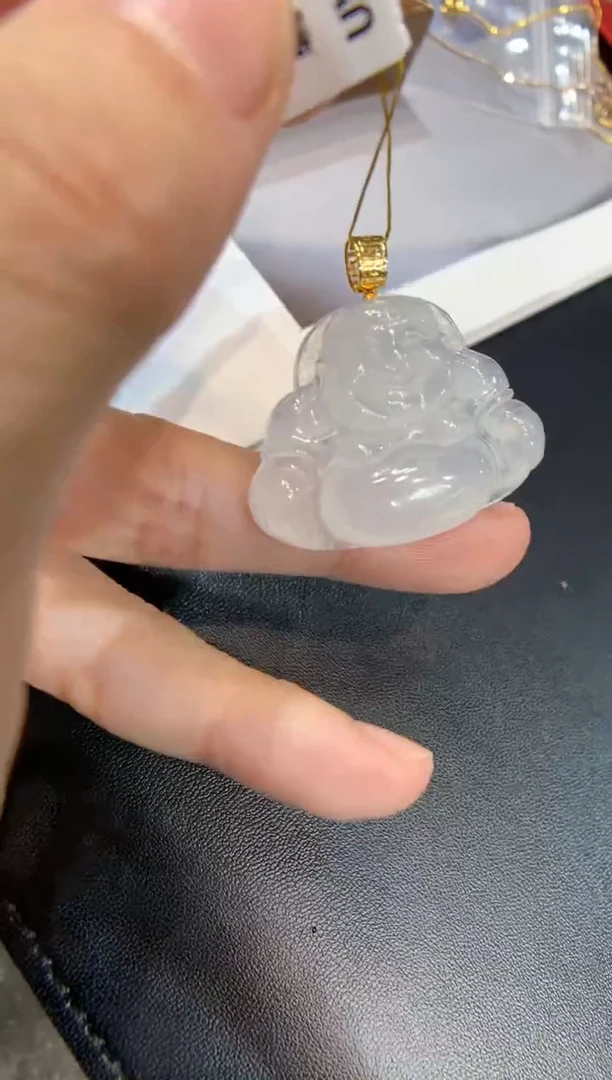 颈饰18K金镶嵌翡翠佛公