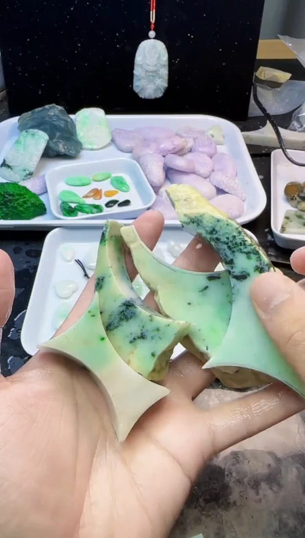 颈饰未镶嵌翡翠小***军069天然A货翡翠