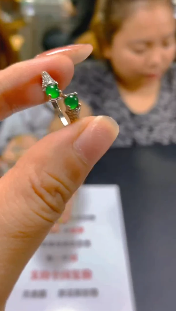 翡翠戒指未镶嵌多样性发一