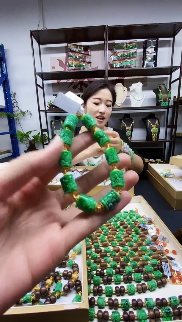 颈饰未镶嵌翡翠手串