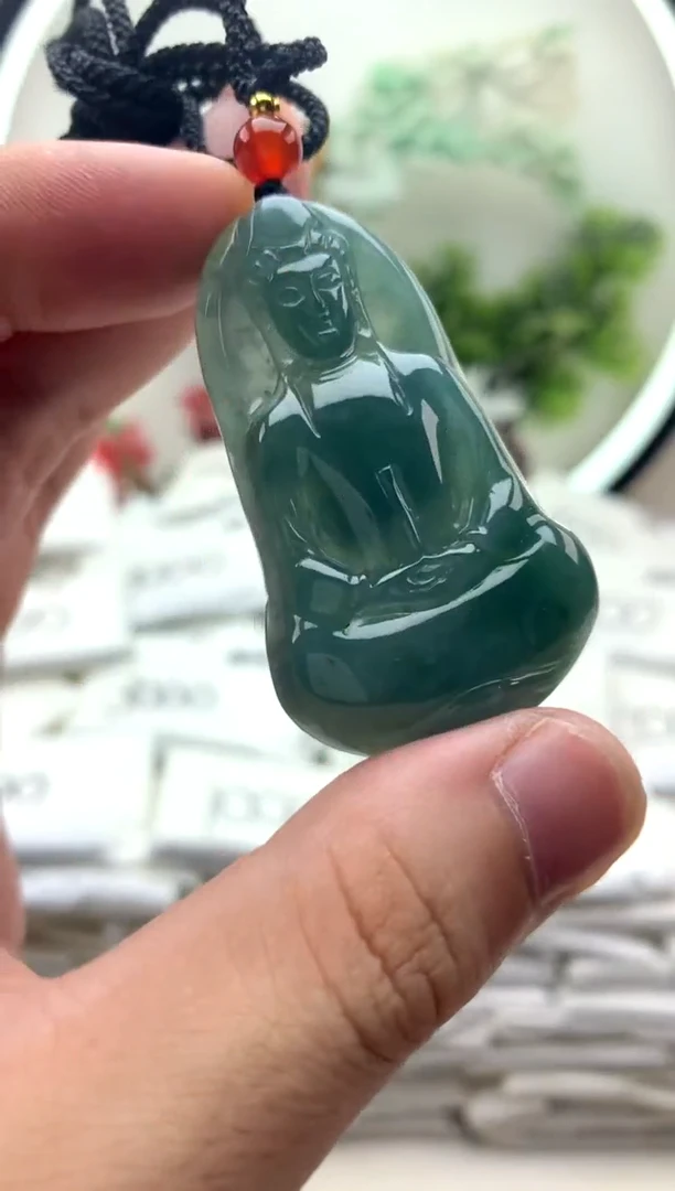 颈饰未镶嵌翡翠素衣观音